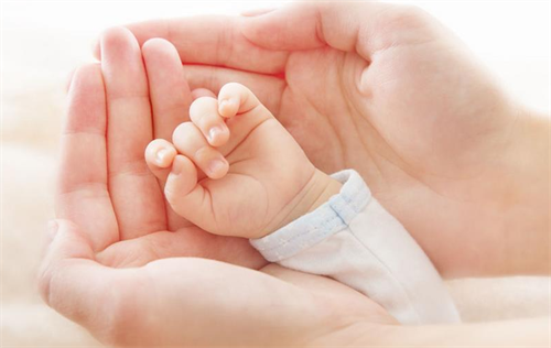 “5.20”全国母乳喂养宣传日 母乳喂养更适合宝宝发育