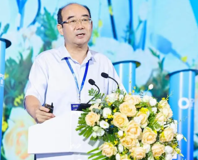 中国人口学会副会长原新：中国社会已由“养小为主”转为“养老为主”