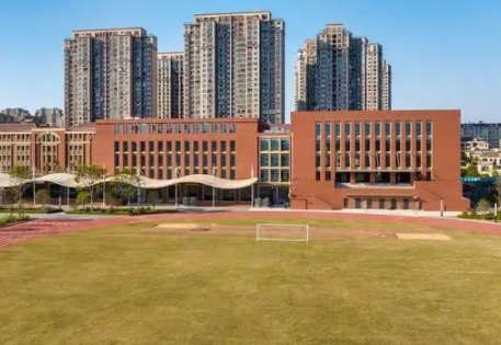 不可思议！广东一中学小卖部5年租金超900万，工作人员是这样回应