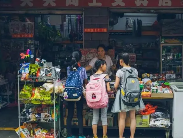 天价小卖部！中学小卖部5年租金超900万，交易保证金77100元