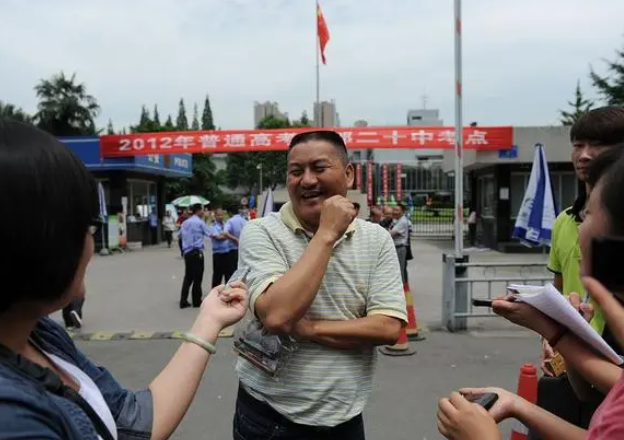 高考最牛钉子户将备战第28次高考，相信明年能涨100分，圆梦大学