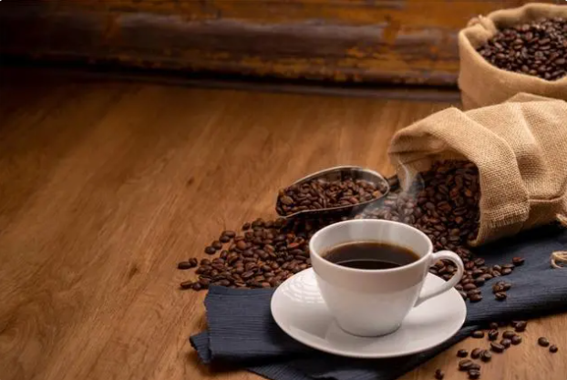 女子1天5杯咖啡喝成“脆骨人”