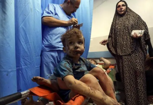 加沙孕妇在无麻醉下接受剖腹产 无暇顾及痛苦! 