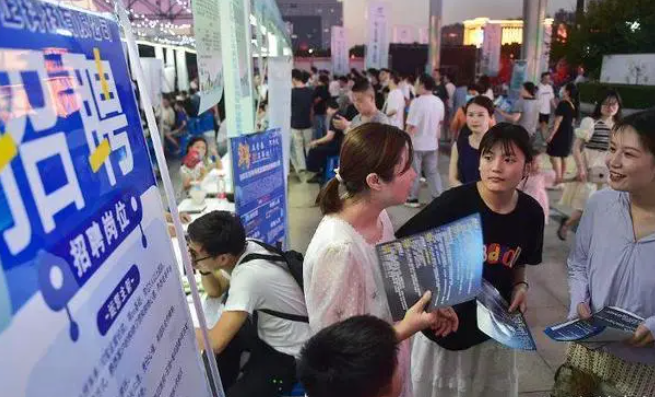 中国劳动力平均年龄逼近40岁，未来70岁老人可能也要上班！