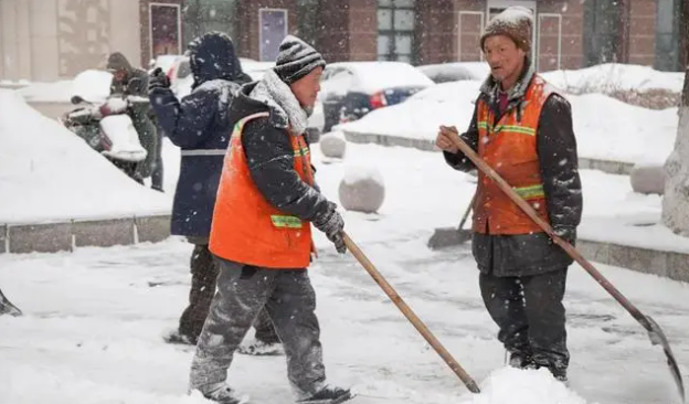 低温津贴？多名户外劳动者表示“没听说过，更别说拿过了”