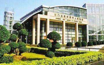 夏季空调使用不当可能导致“空调病”，了解危害并采取预防措施