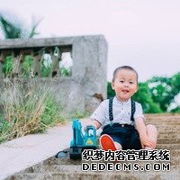 移植鲜胚和囊胚哪个更容易裂变成双胞胎？