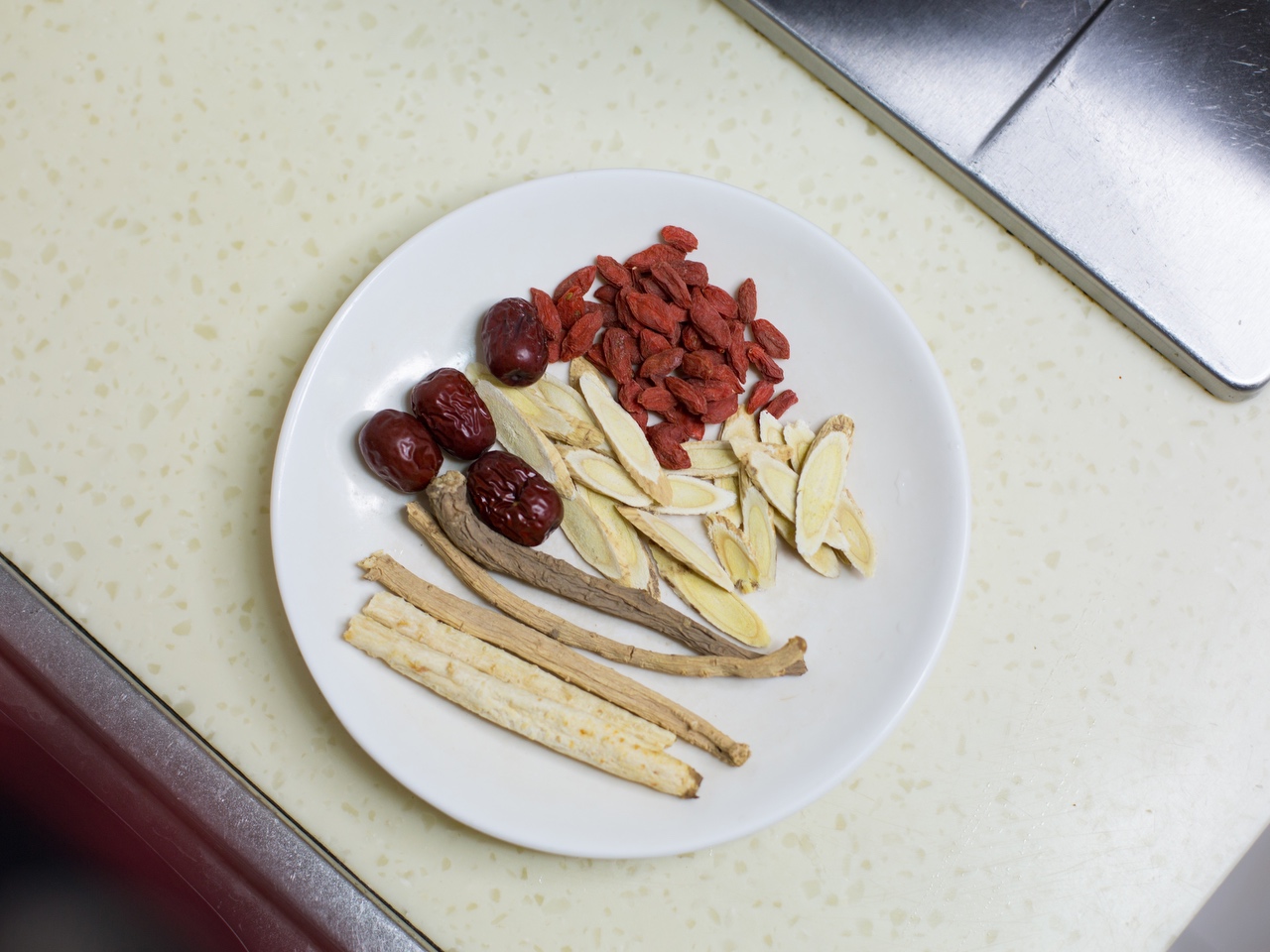 宝宝补充钙的八种日常食品：补钙要注意什么？