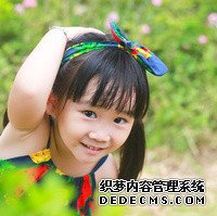 043F8_姐弟恋，流过产，试管生下两个女儿，她凭什么把奥巴马调教成宠妻狂魔？