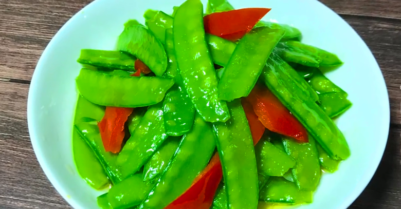 母乳喂养的宝宝需要额外喂水吗？如何判断宝宝是否需要喂水？