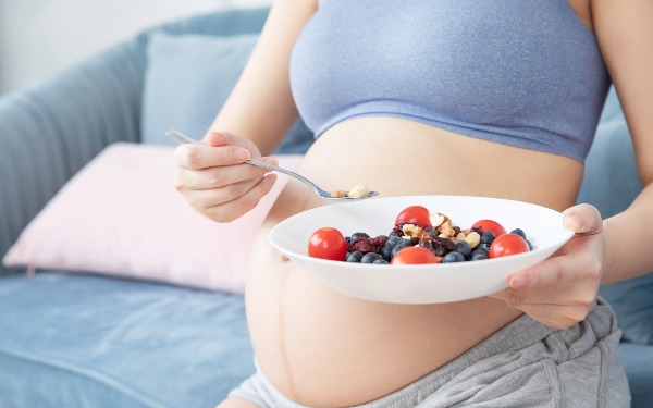 南昌试管助孕 江西省妇幼保健院简介江西省妇幼保健院位于江西省南昌市八一大道318 号，创建于1953年。它是江西省妇幼医疗、保健、科研、 教学、生殖健康技术指导中心；它是卫生部确定的我国南 方片妇产科主治医师进修基地；它是南昌大学医学院、江 西中医学院、赣南医学院等高等医学院校的教学和实习 基地；它是妇产科、儿科医学硕士研究生学位培训点；它 是江西卫生系统文明规范服务示范窗口单位。2001年以 来江西省妇幼保健院荣获《全国百姓放心医院》、《江西省 价格计量信得过单位》、《省级群众满意医院》、《江西省文 明单位》和《国内安全保卫工作优秀单位》等称号。江西 省卫生厅授予我院为《江西省围产医学中心》、《江西省妇 产科微创介入中心》、《江西省辅助生殖技术中心》、《江西 省产前诊断中心》、《江西省新生儿筛查中心》等称号；授 予我院产科、妇科肿瘤科、生殖健康科为江西省医学领先 专业学科；妇产科微创介入中心为江西省医学领先专业 建设学科。 ‘四维hr160次/分是男是女’