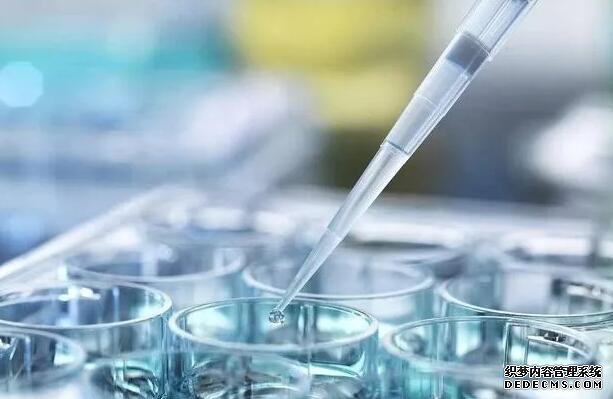 乳腺炎的症状及治疗方法，产后乳腺炎是什么原因引起的