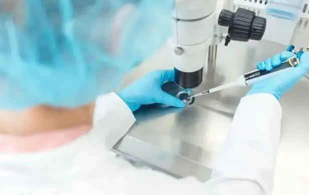 女性有轻微腺肌症，去美国做试管婴儿可以怀孕吗？