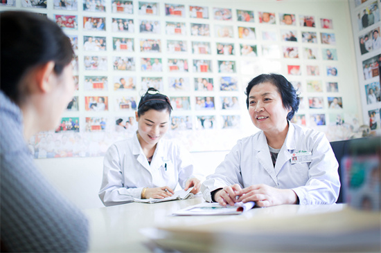 荆州市第一人民医试管婴儿费用明细，少说得5万