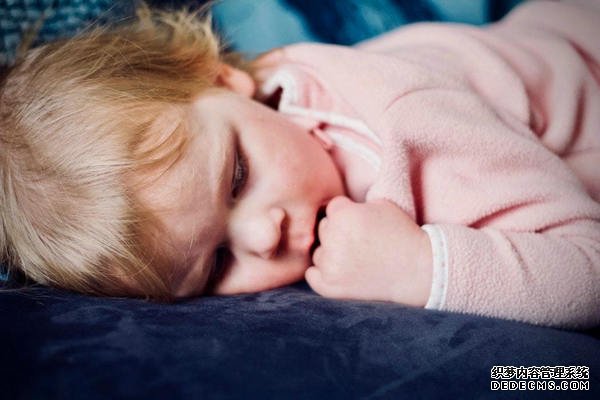 卵巢囊肿用手能摸到吗？卵巢囊肿的具体症状分析-试管婴儿一个周期可以取两次卵?