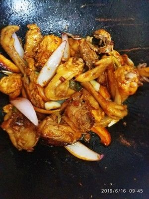 宝宝抓耳朵的因及护理方法探讨