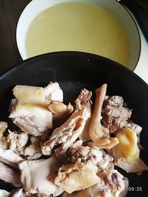 月大的宝宝何会贫血？如何合理地给宝宝补充铁和补血？