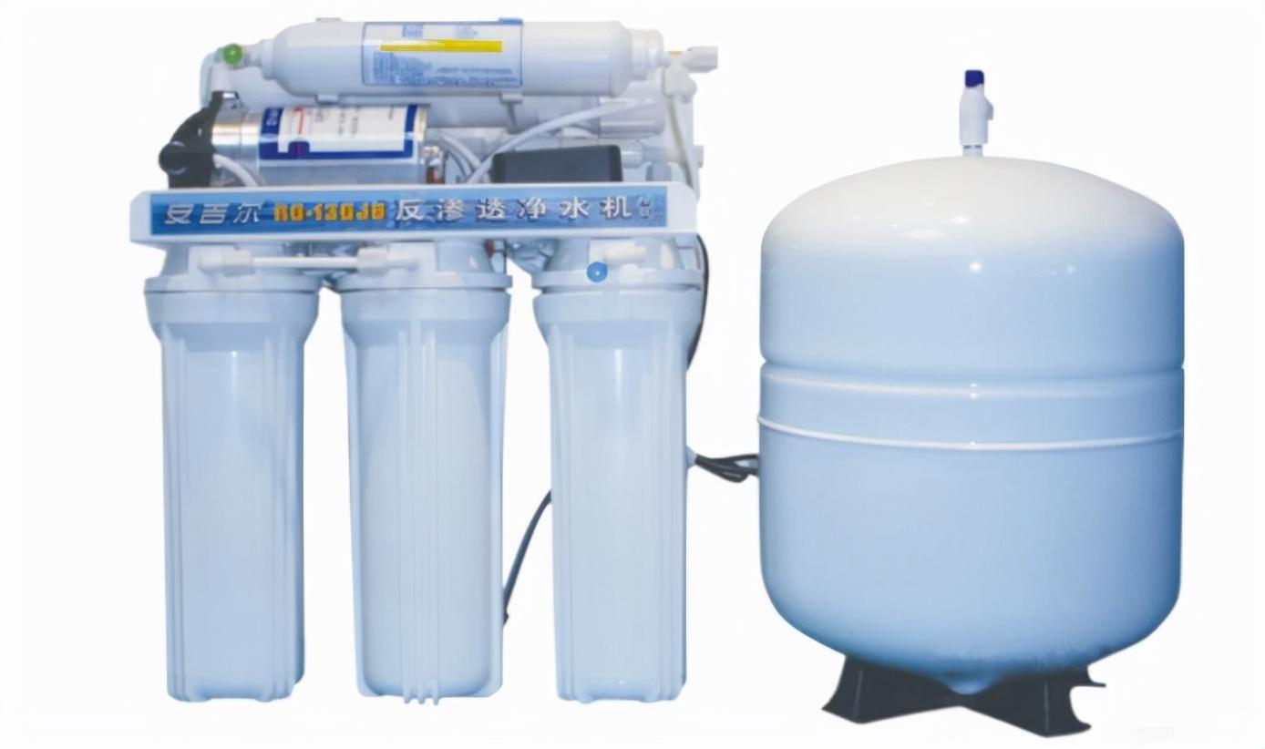 丈夫在外努力赚钱养家，妻子则在家意外怀孕了别人的孩子。