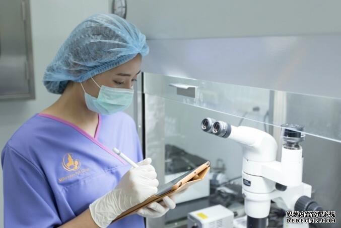 皇家试管医疗是真的吗_试管婴儿移植囊胚比鲜胚更易成功吗？